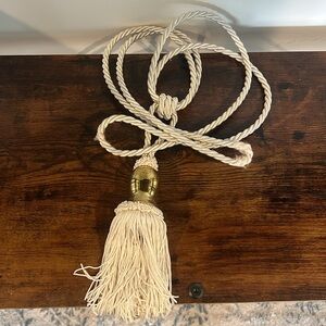 Single ivory tassel 26inches
